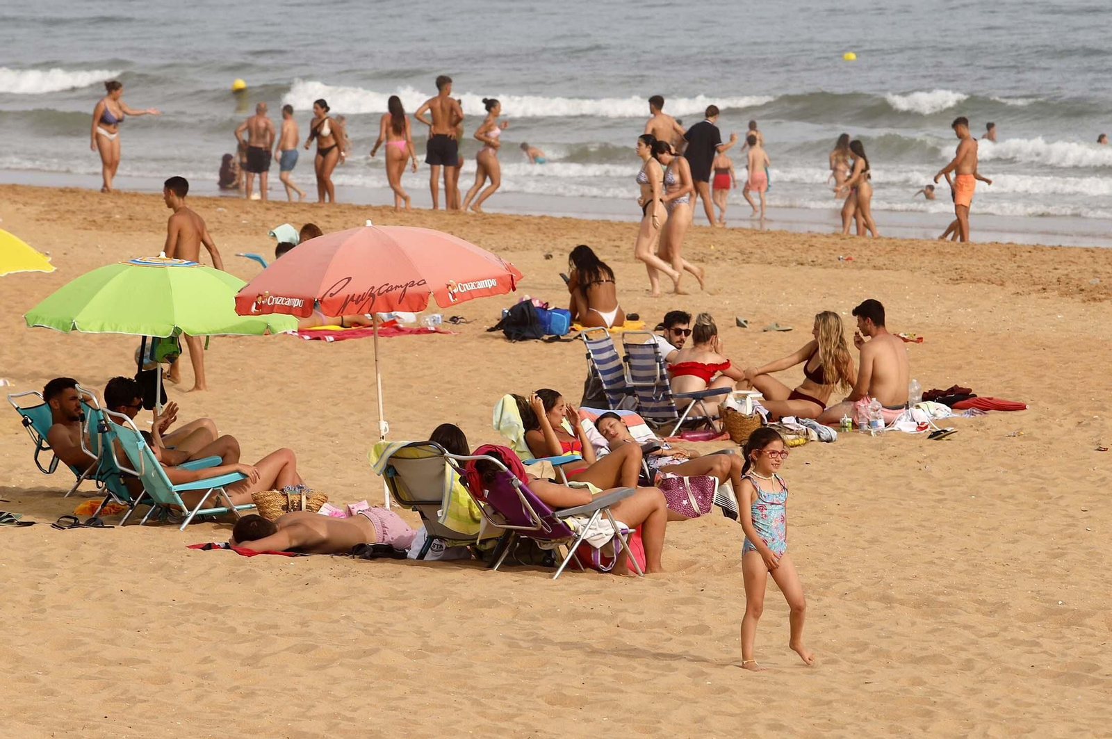 Ambiente en la playa de Mazagón en la tarde del martes, en imágenes