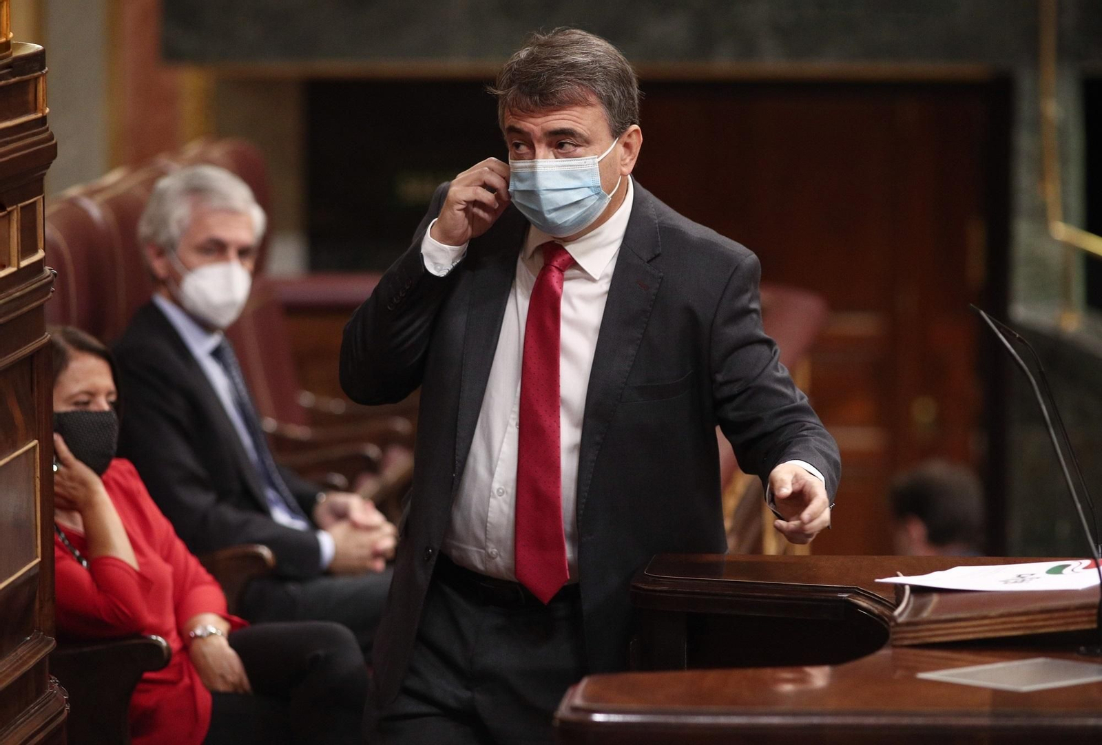 El portavoz parlamentario del PNV, Aitor Esteban, momentos antes de intervenir durante una sesión plenaria en el Congreso de los Diputados.