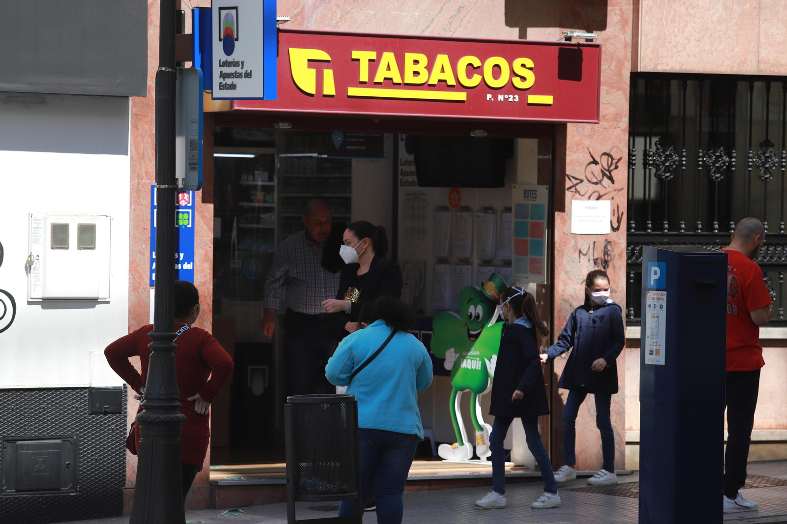 Un estanco del centro de la capital onubense.