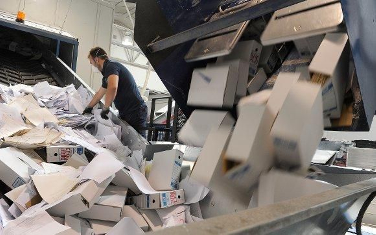 Justicia elimina en Cádiz cerca de 400.000 expedientes judiciales