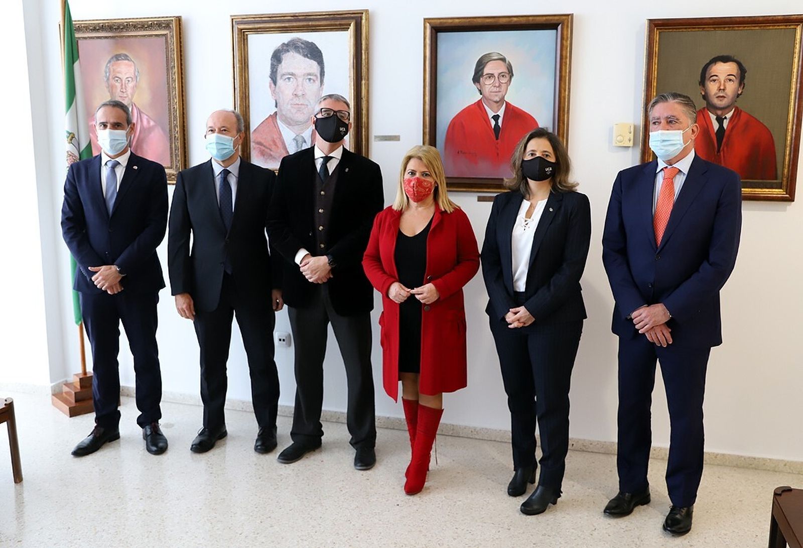 José Pacheco, subdelegado del Gobierno; Juan Carlos Campo, ministro de Justicia; Francisco Piniella, rector de la UCA; Mamen Sánchez, alcaldesa de Jerez; Isabel Zurita, decana de la Facultad de Derecho; y Manuel Estrella, presidente de la Audiencia Provincial, hoy en el Campus de Jerez.