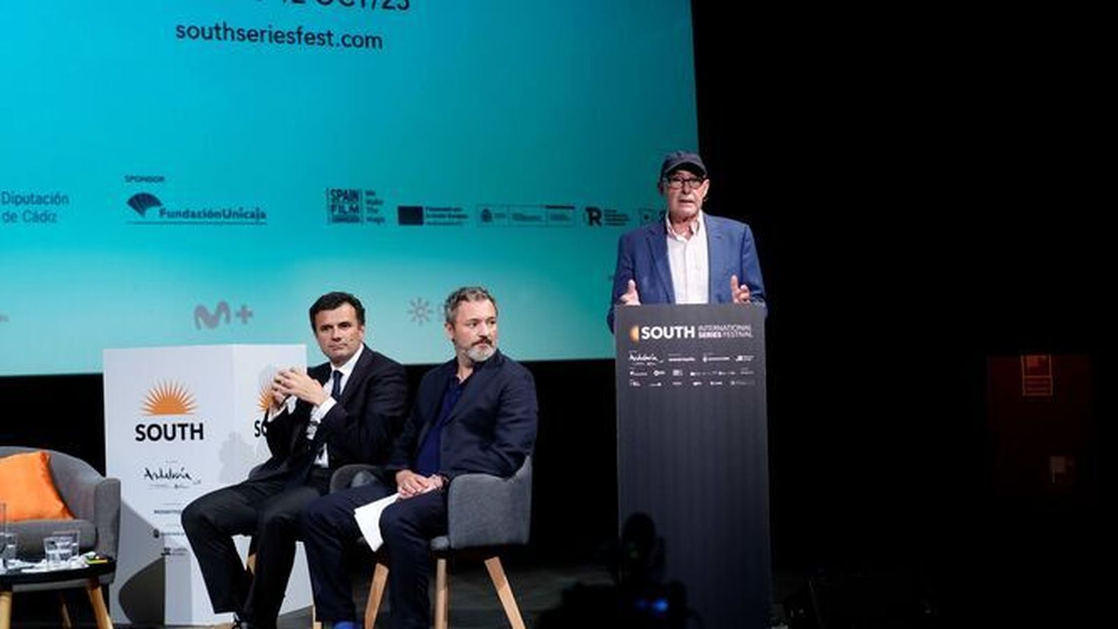 El de la gorra seguro que es calvo