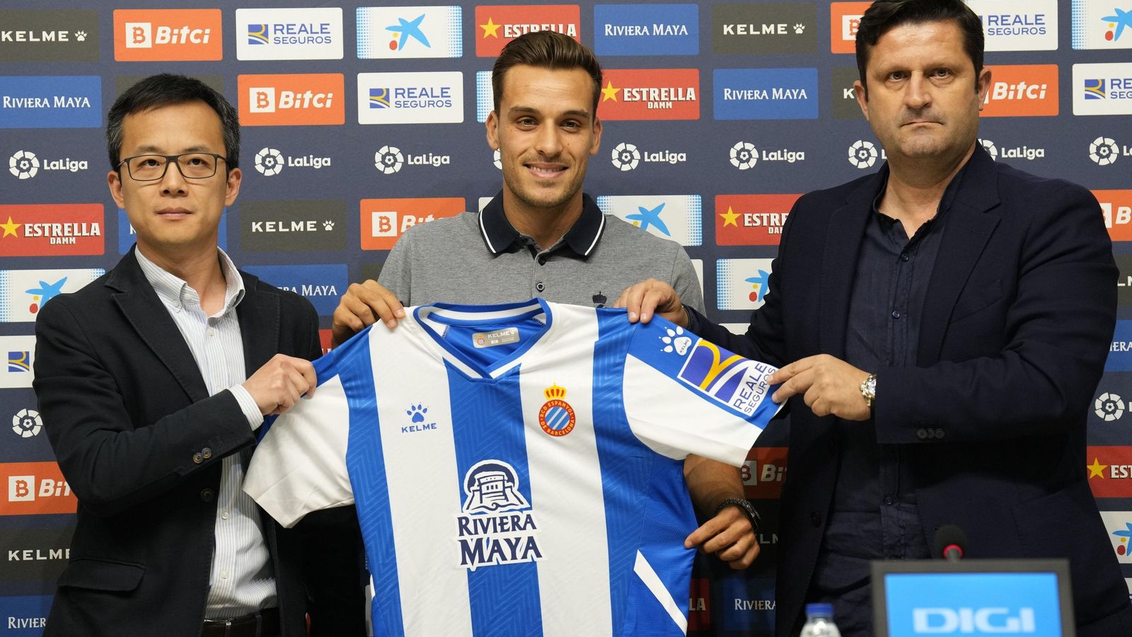 Brian Oliván, en su presentación como nuevo jugador del Espanyol.