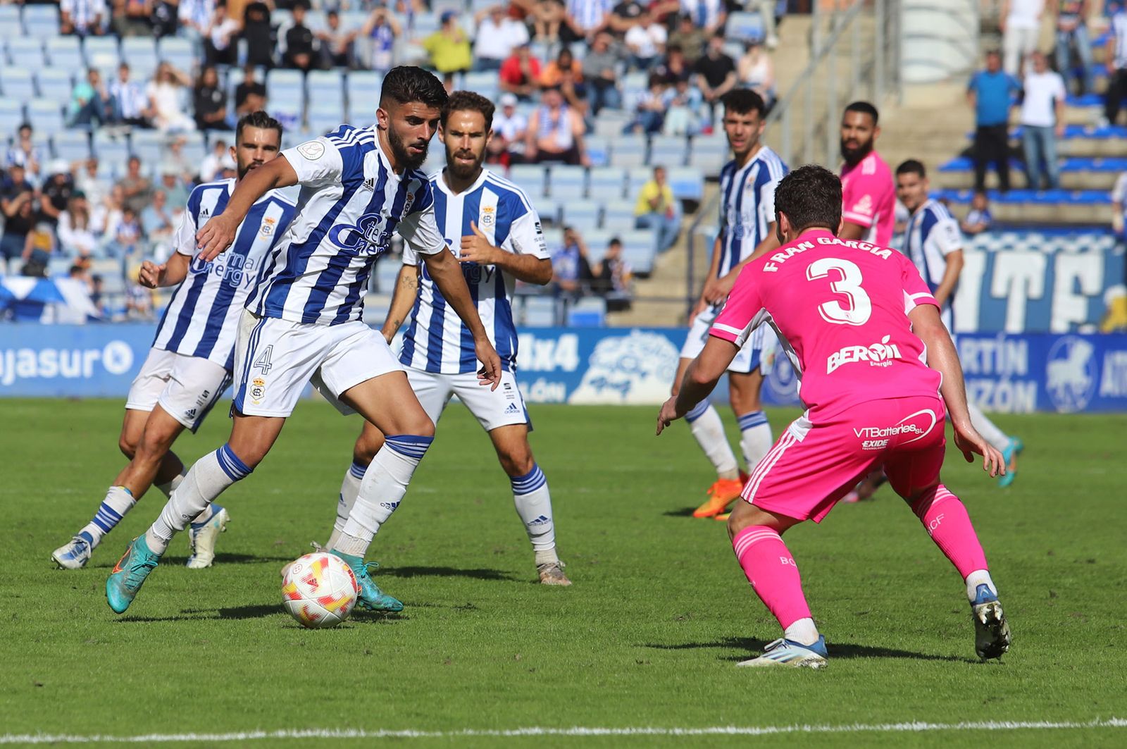 Manu Galán en el encuentro de Copa del Rey Recreativo de Huelva-Burgos