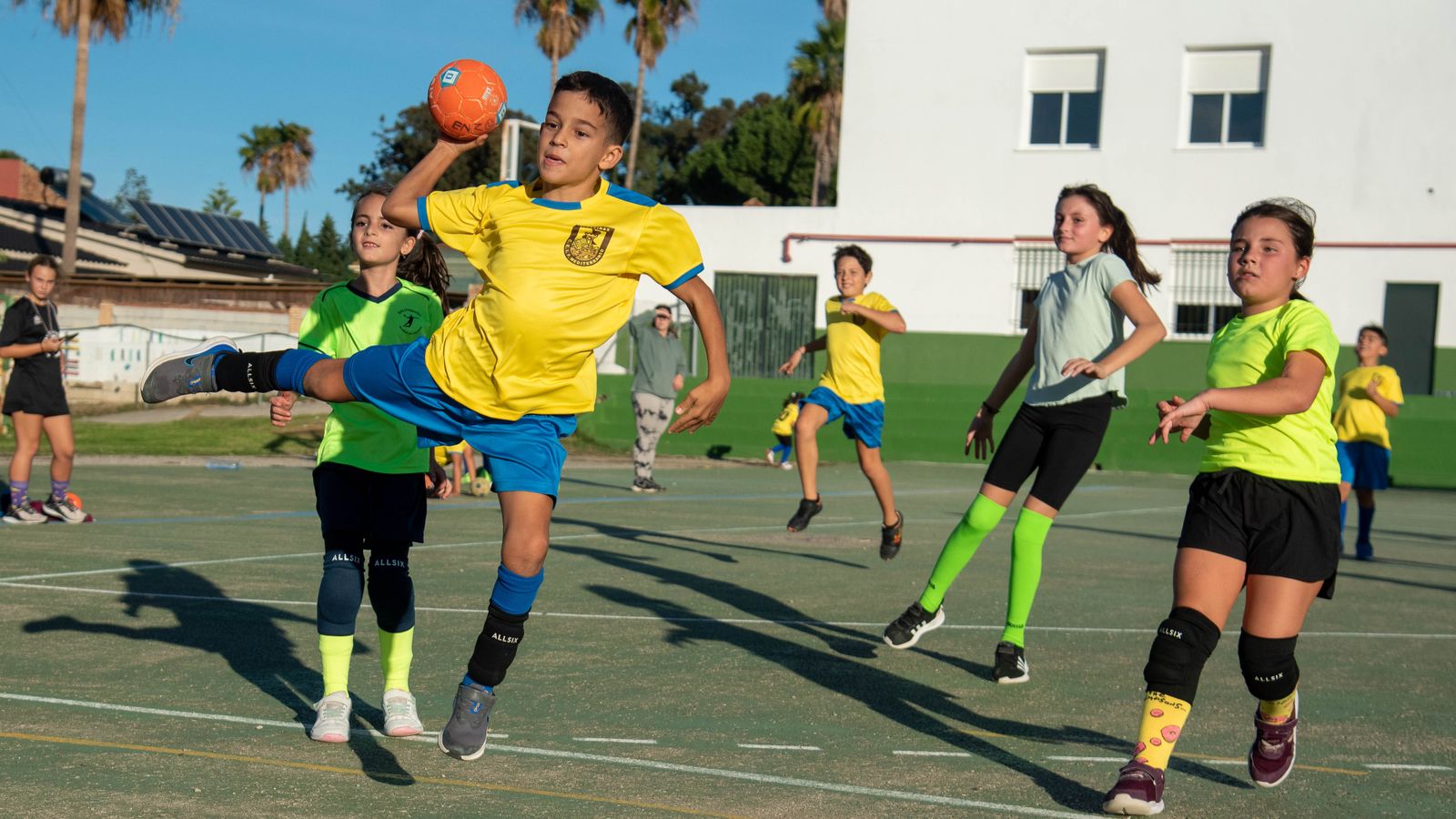 La fotos de los Juegos Municipales de Balonmano en el colegio Los Pinos