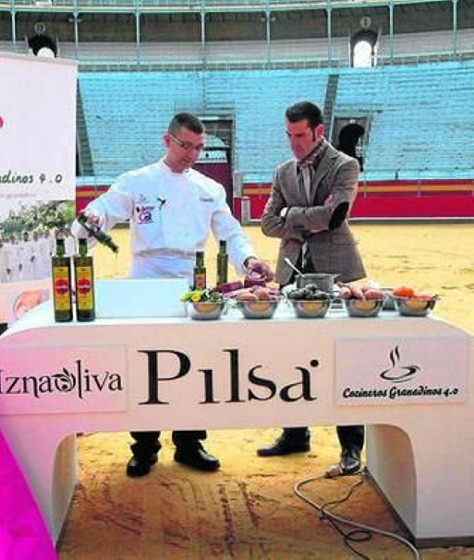 El cocinero y el torero, ayer en la grabación en la Plaza de Toros.