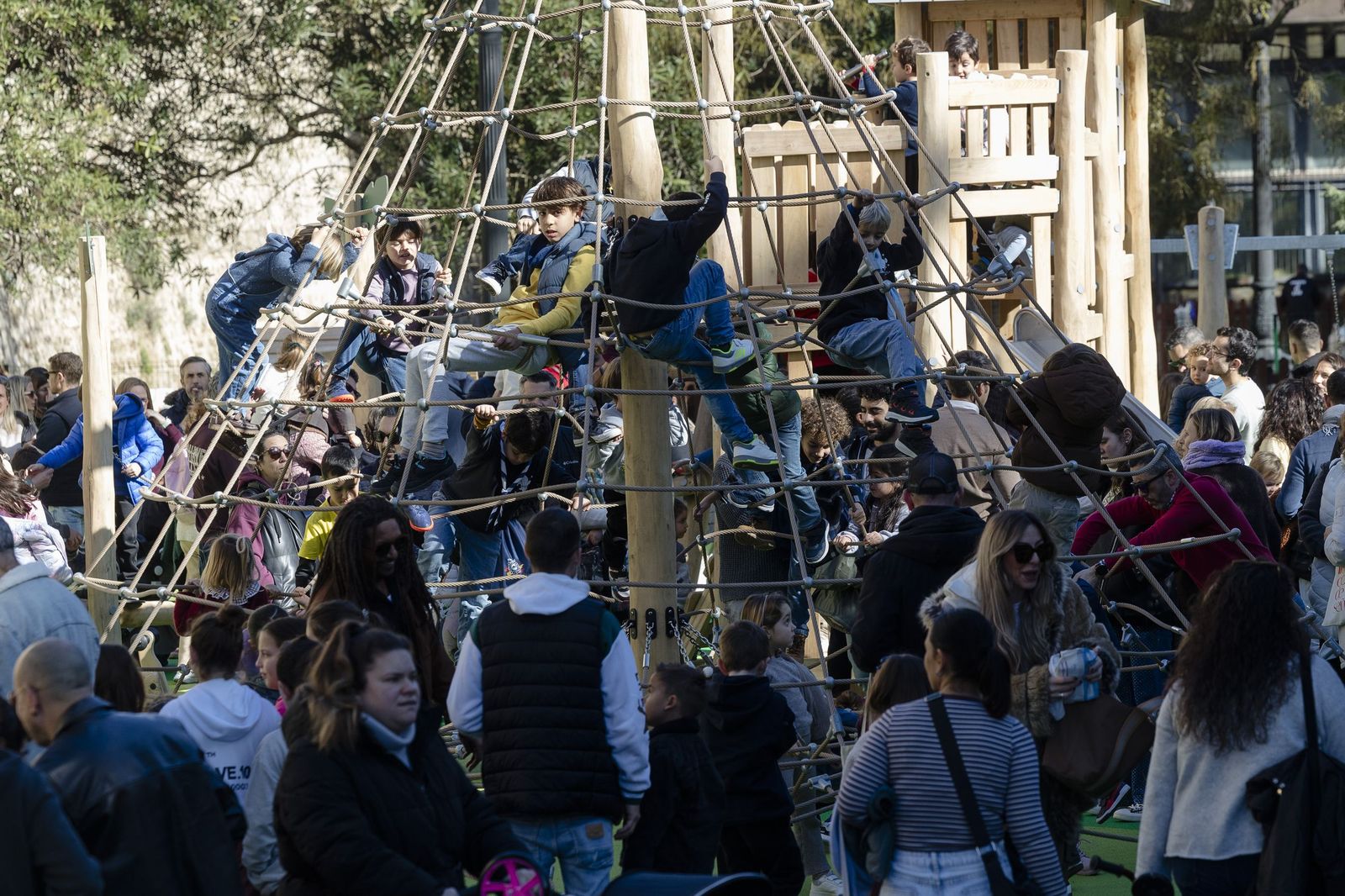 Las imágenes de la inauguración del nuevo espacio infantil en el foso del Pelícano