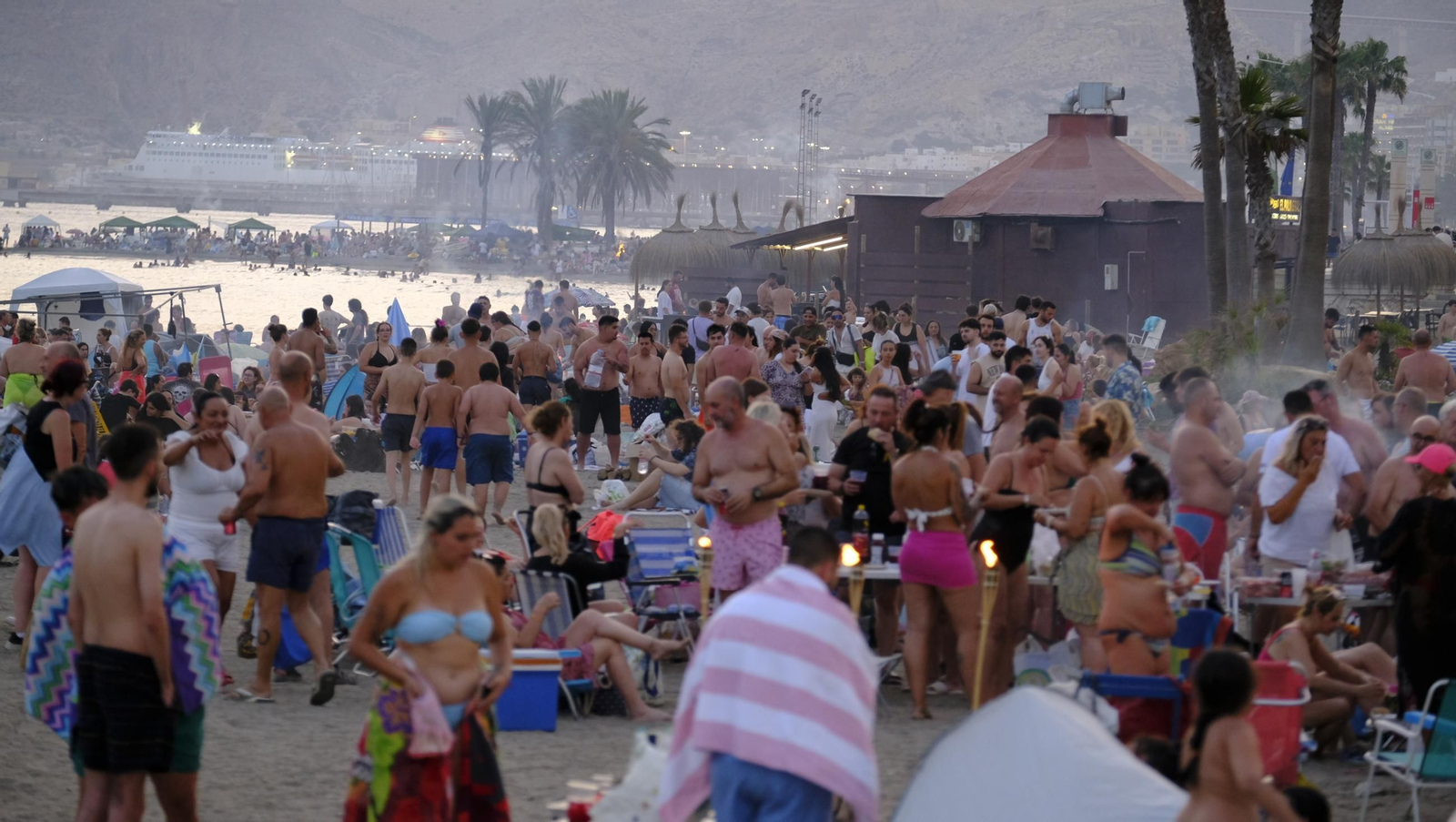 La Noche de San Juan en Almería, en imágenes