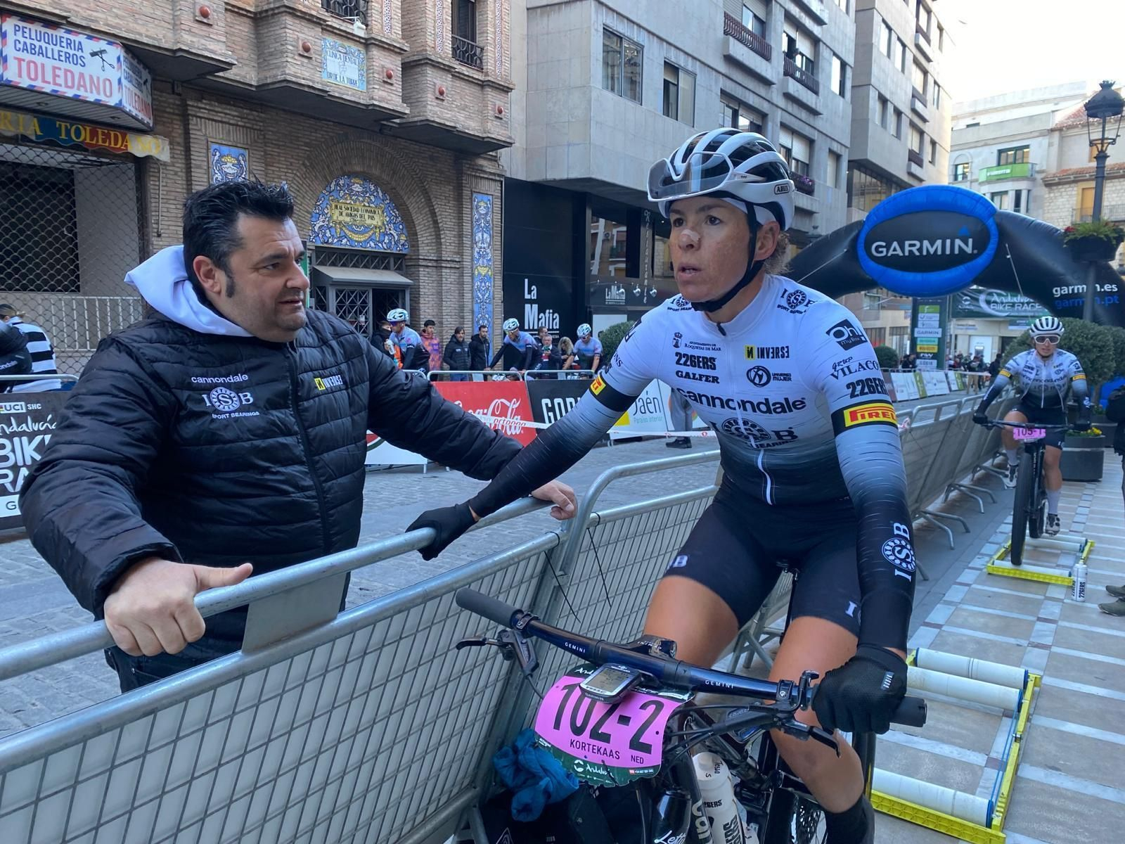 En imágenes: así ha salido a la Andalucía Bike Race desde la 'Carrera' de Jaén