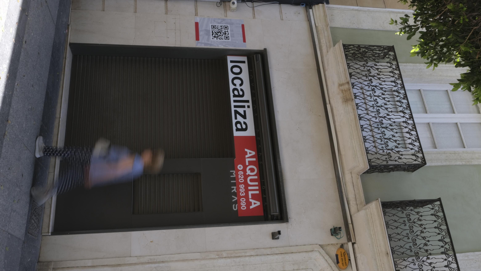 Imágenes de los locales desiertos del Paseo de Almería