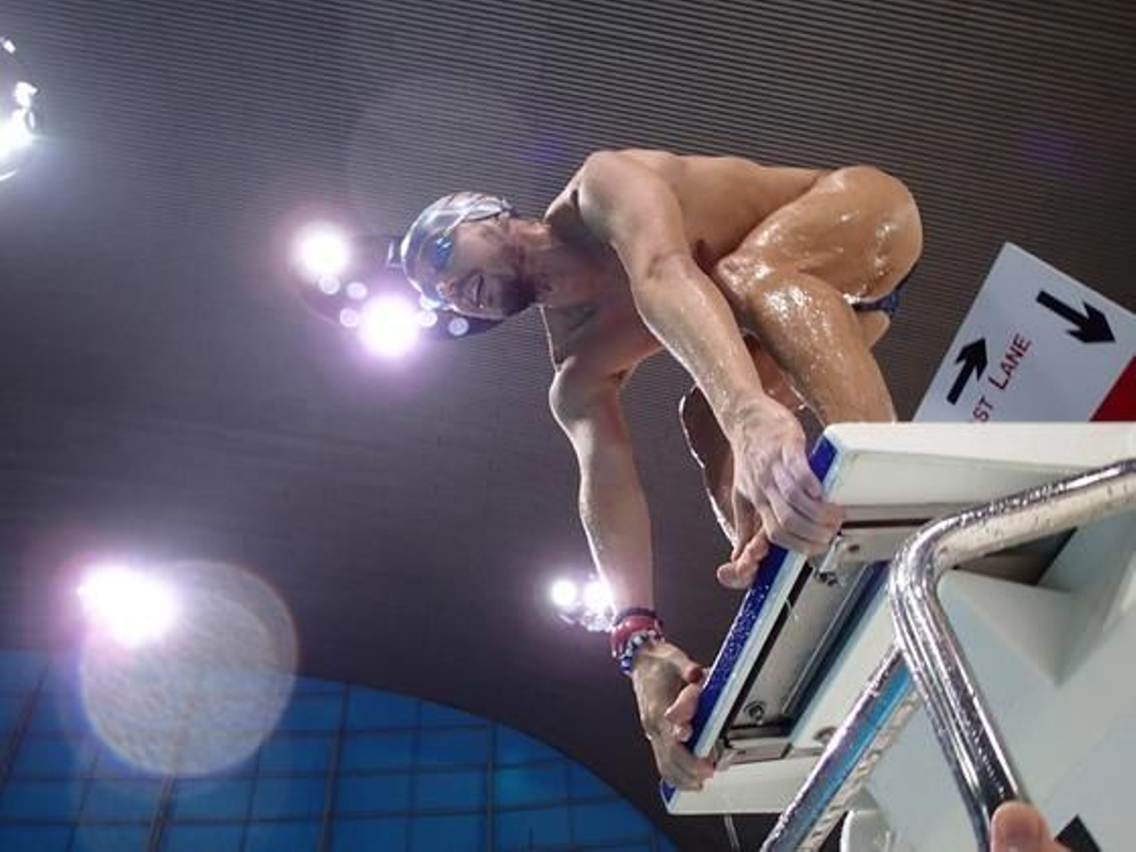 Calentamiento en la piscina en Londres, Manuel Acuña.