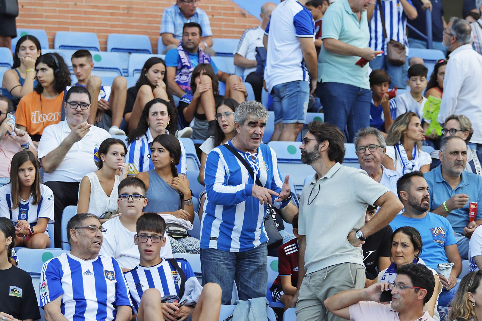 Imágenes del ambiente en el Recreativo de Huelva y Antequera CF