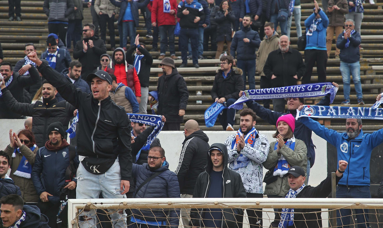 Fotos de la afición durante el Balona - San Fernando en el Municipal de La Línea