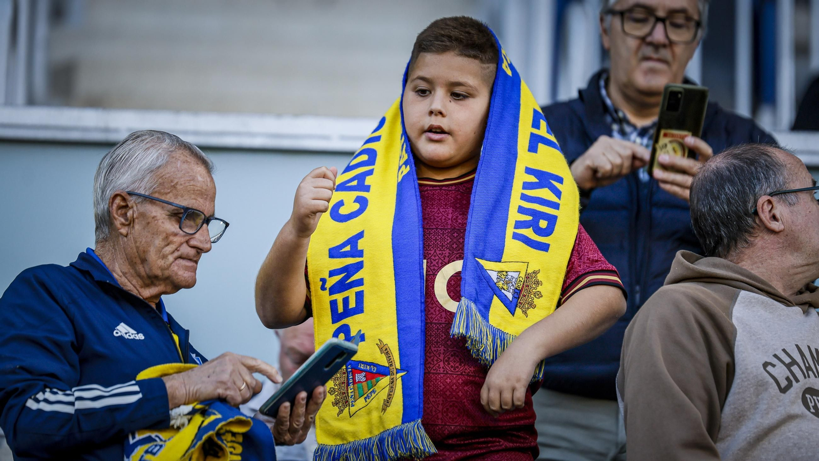 Búscate entre las imágenes del partido de fútbol Cádiz CF - Racing de Santander