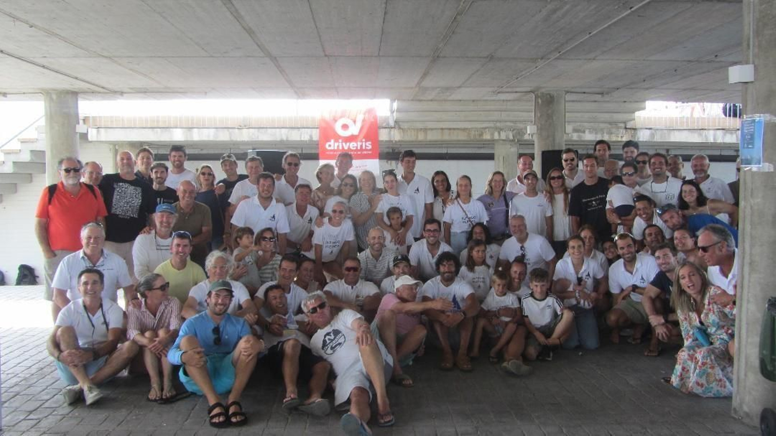 Miembros de la familia Flethes y Morell , en la ceremonia de trofeos en el Real Club Náutico, durante la regata celebrada en homenajea a Alfonso Flethes por su Flota de Snipe. Miembros de la familia Flethes y Morell , en la ceremonia de trofeos en el Real Club Náutico, durante la regata celebrada en homenajea a Alfonso Flethes por su Flota de Snipe.