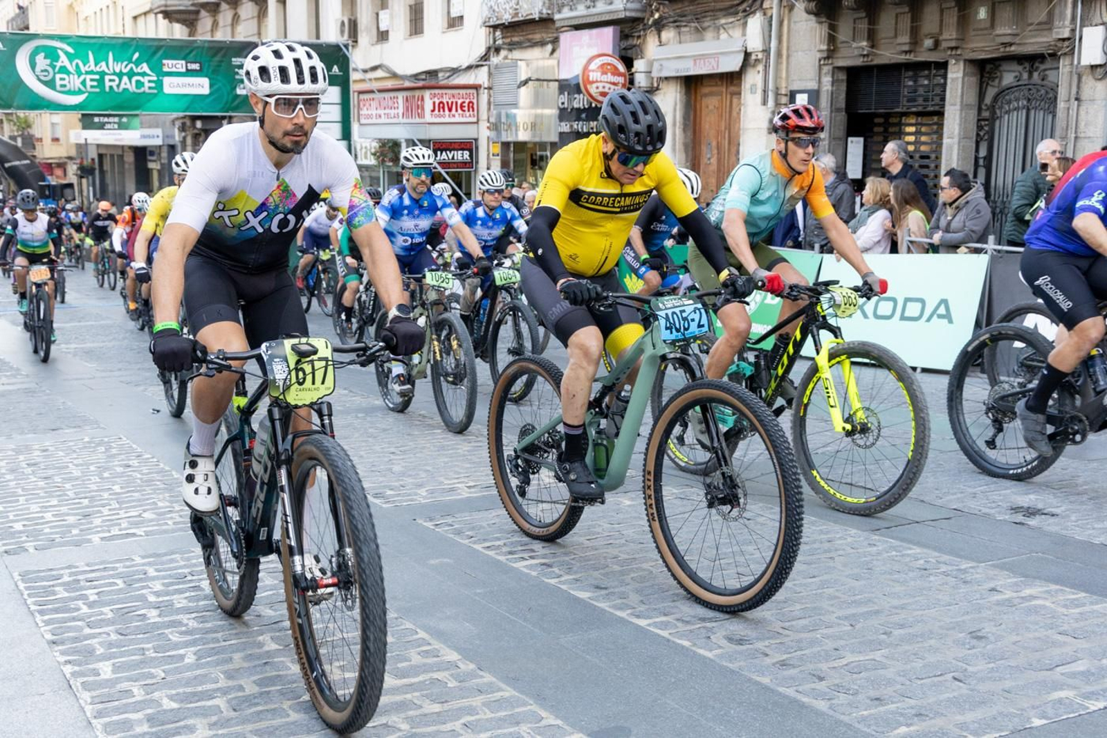 En imágenes: la Andalucía Bike Race dice adiós a Jaén con una etapa marcada por Jabalcuz