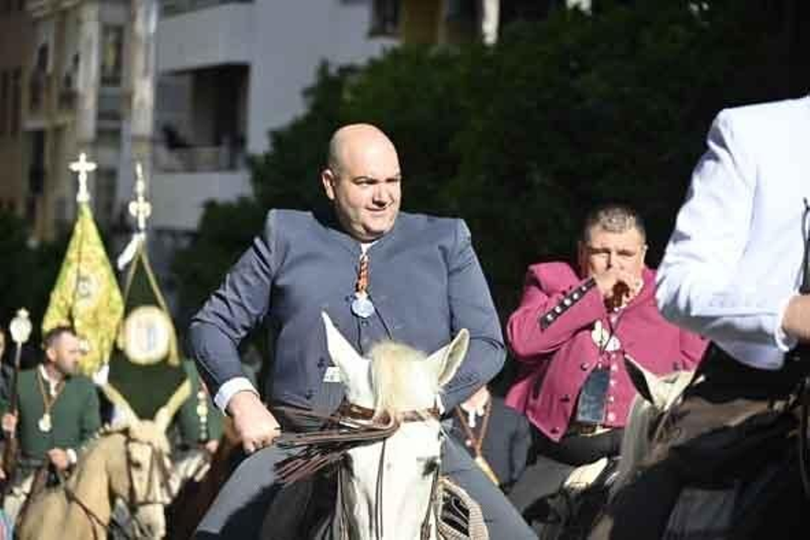 Las mejores imágenes de los peregrinos en la salida de Emigrantes