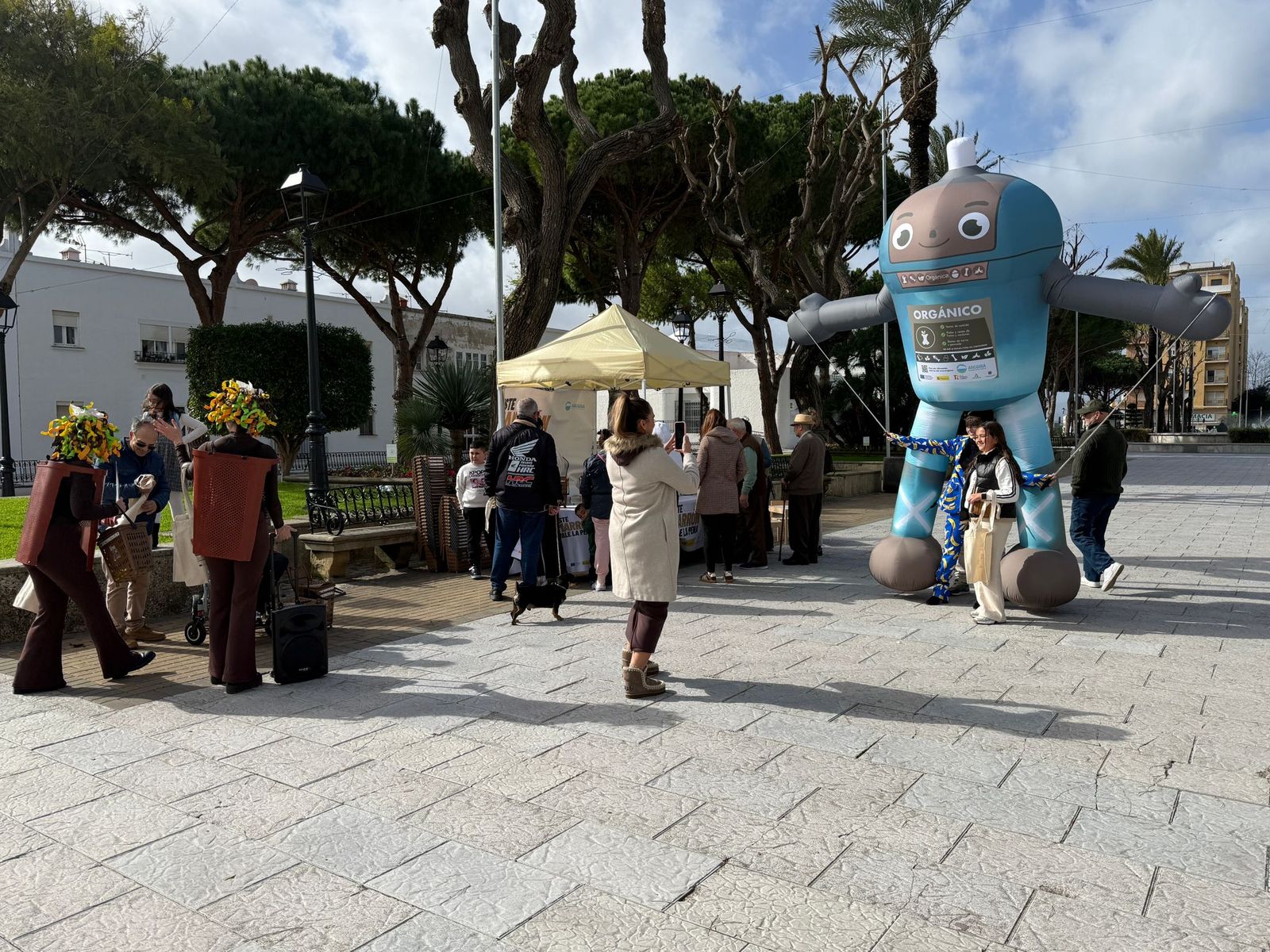 Las fotos de la campaña 'Este marrón vale la pena' en San Roque