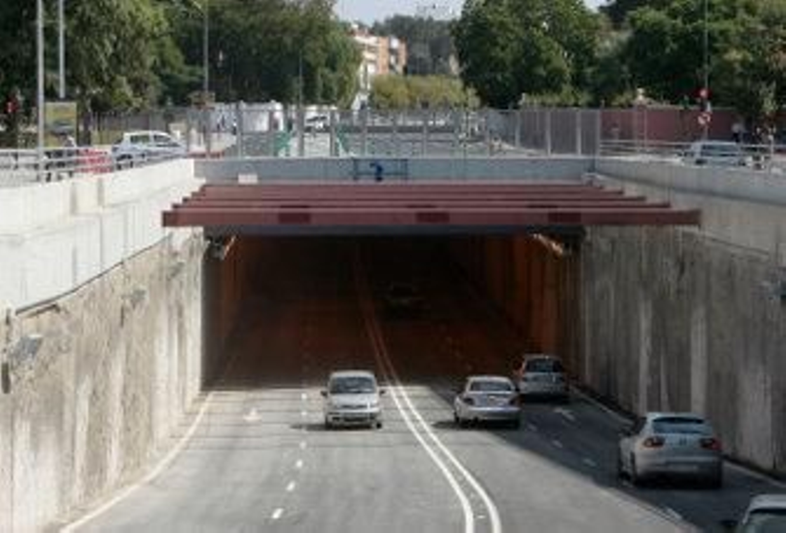 Un problema de alcantarillado obliga al corte parcial del túnel de Bueno Monreal