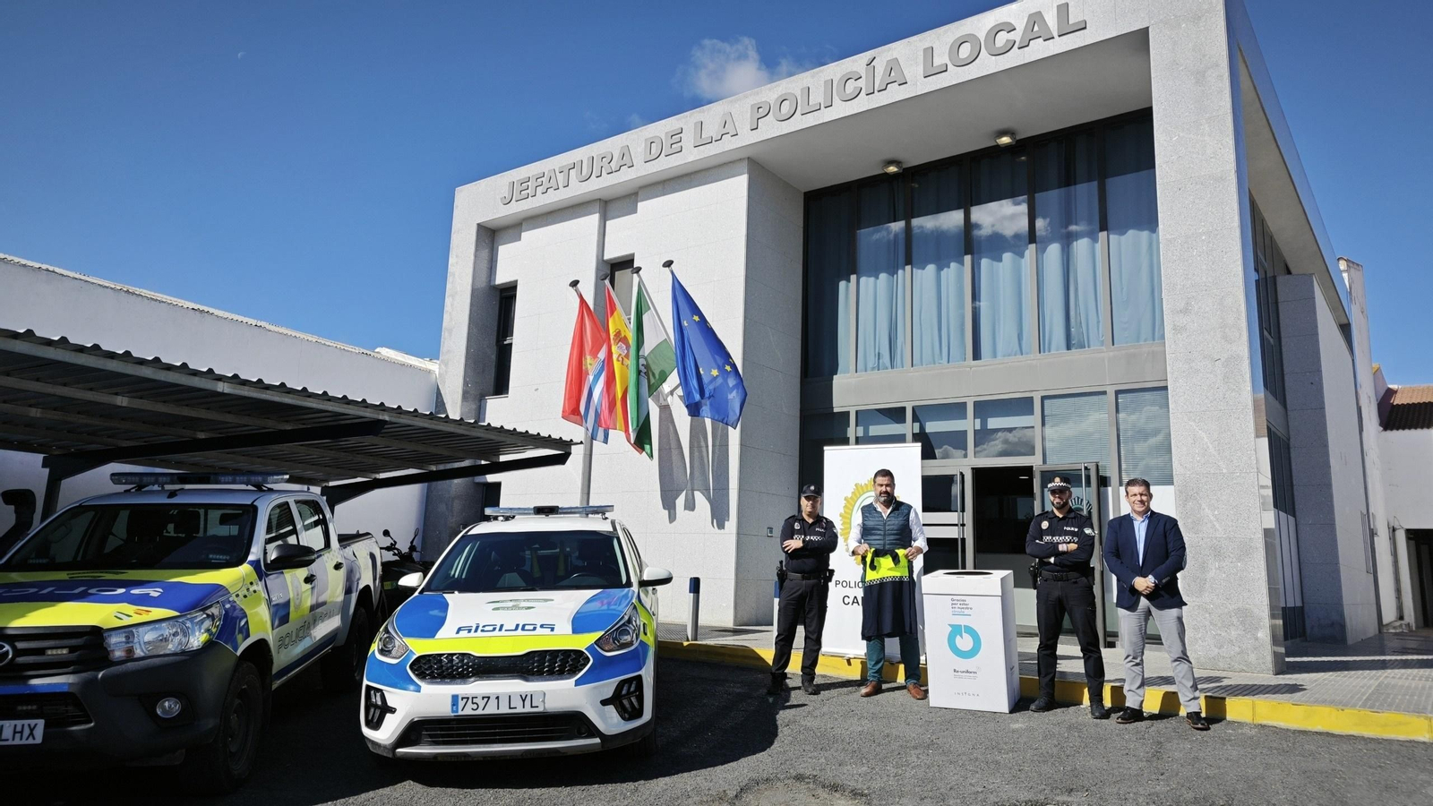 Reciclaje de uniformes de policía.