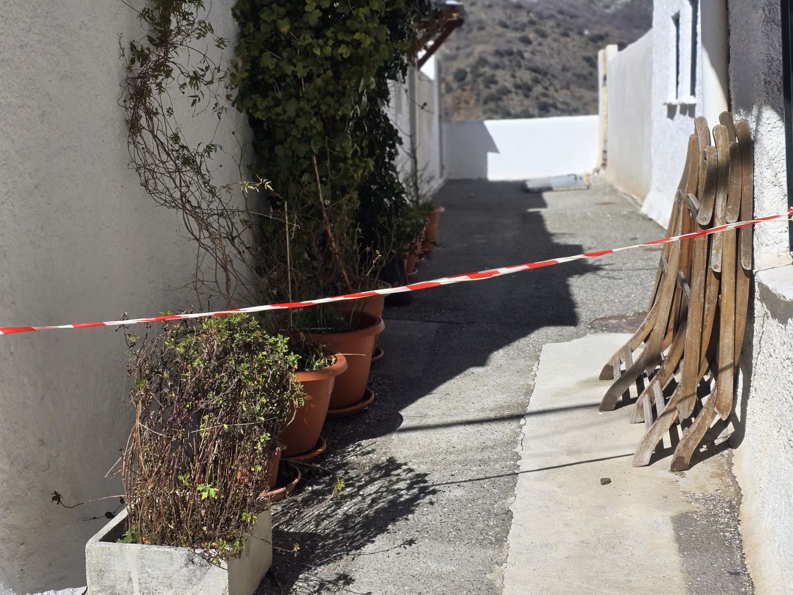 Precinto para impedir el acceso a la vivienda.