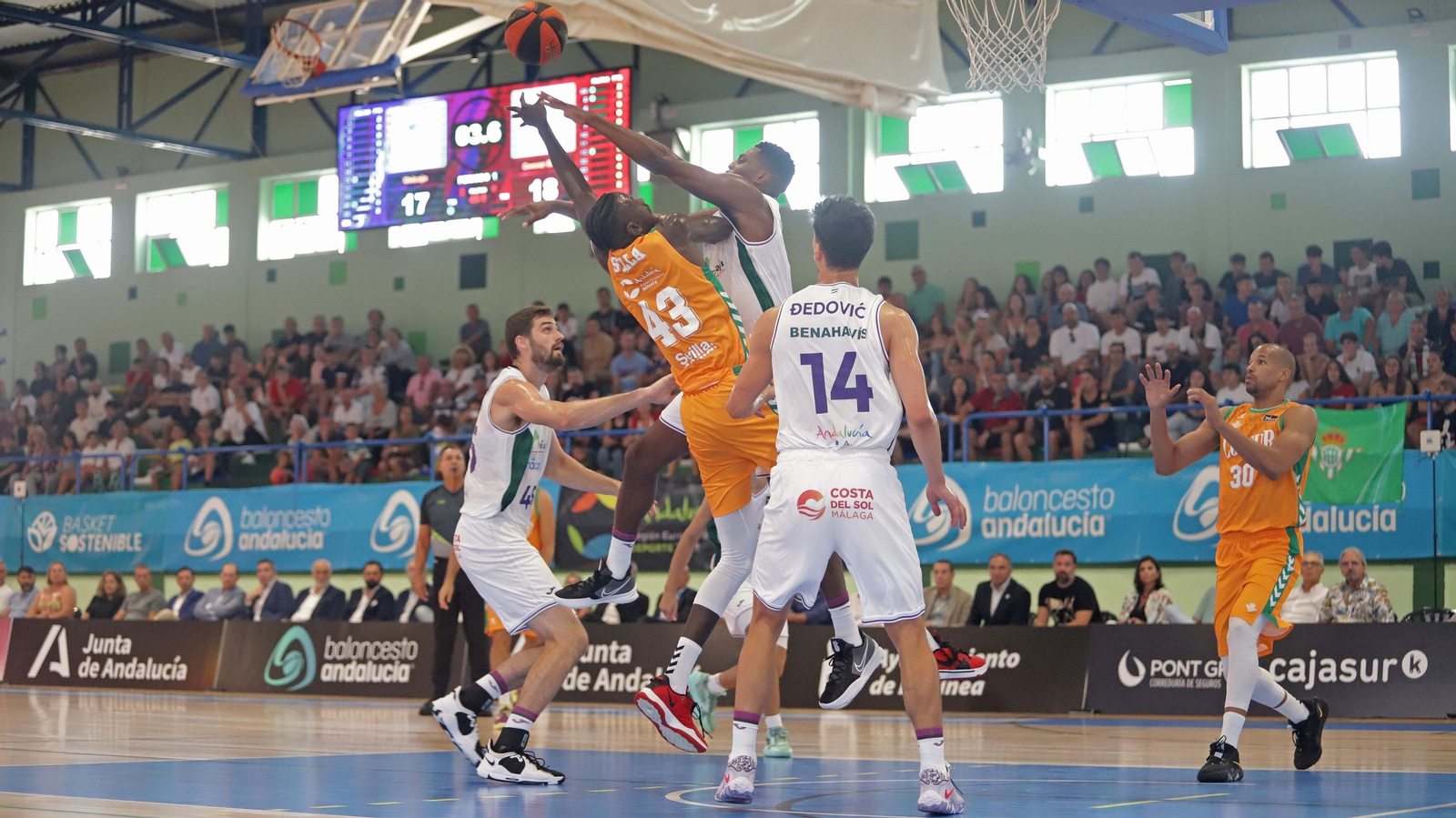 Las mejores fotos del Unicaja - Betis en La Línea