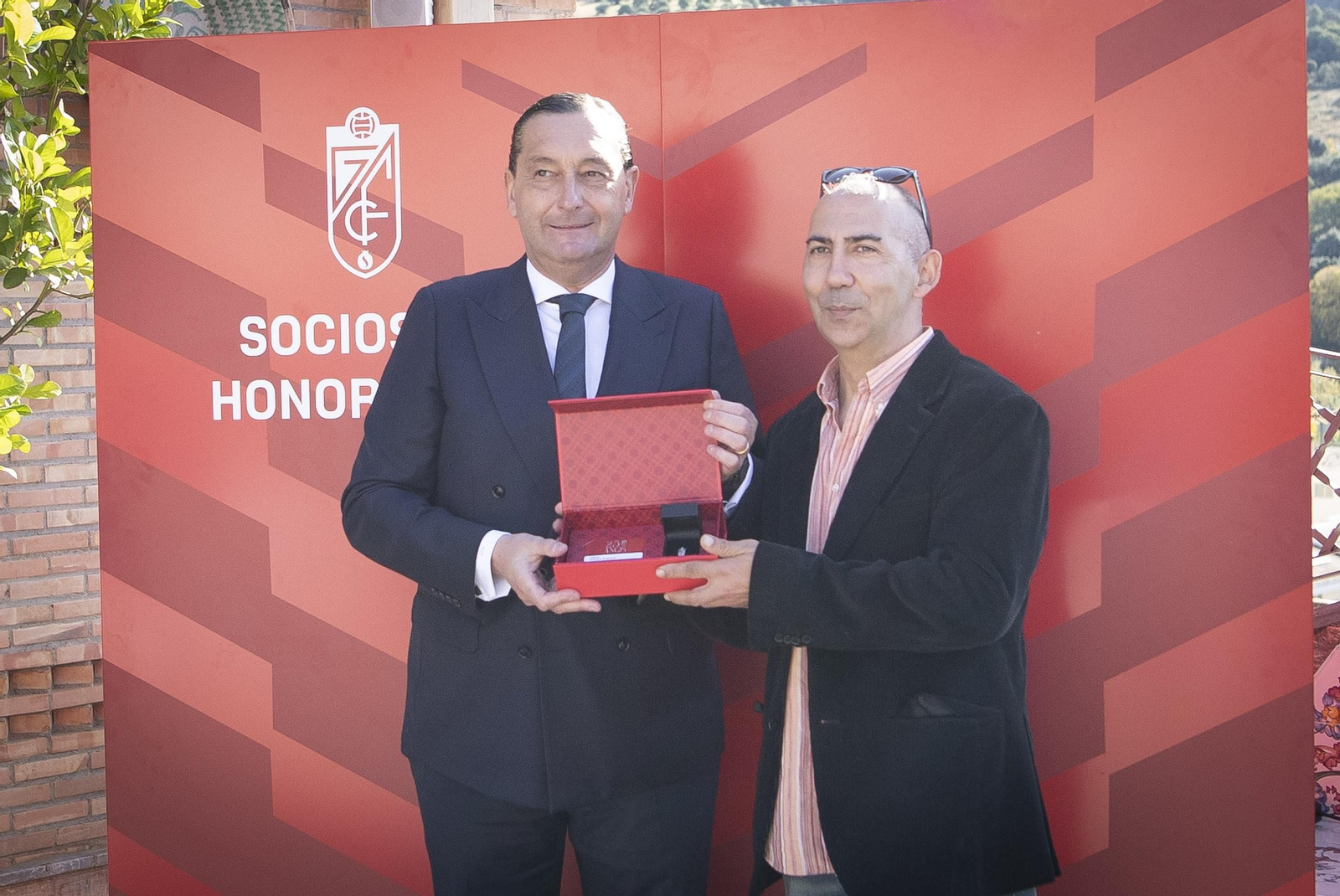 La entrega de insignias del Granada a sus abonados, en imágenes