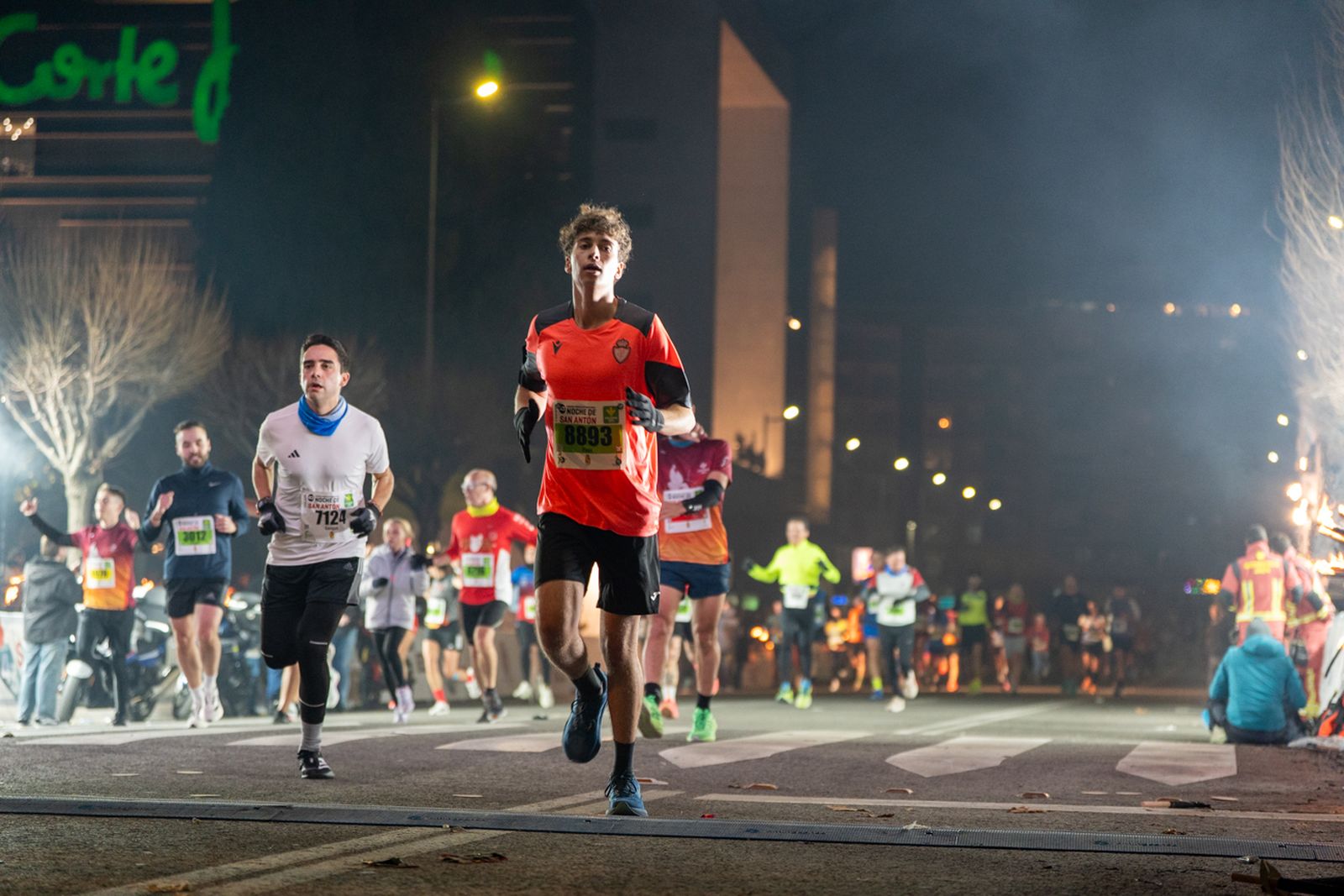 En imágenes: búscate en tu llegada a meta de la Carrera de San Antón 2026 (7)