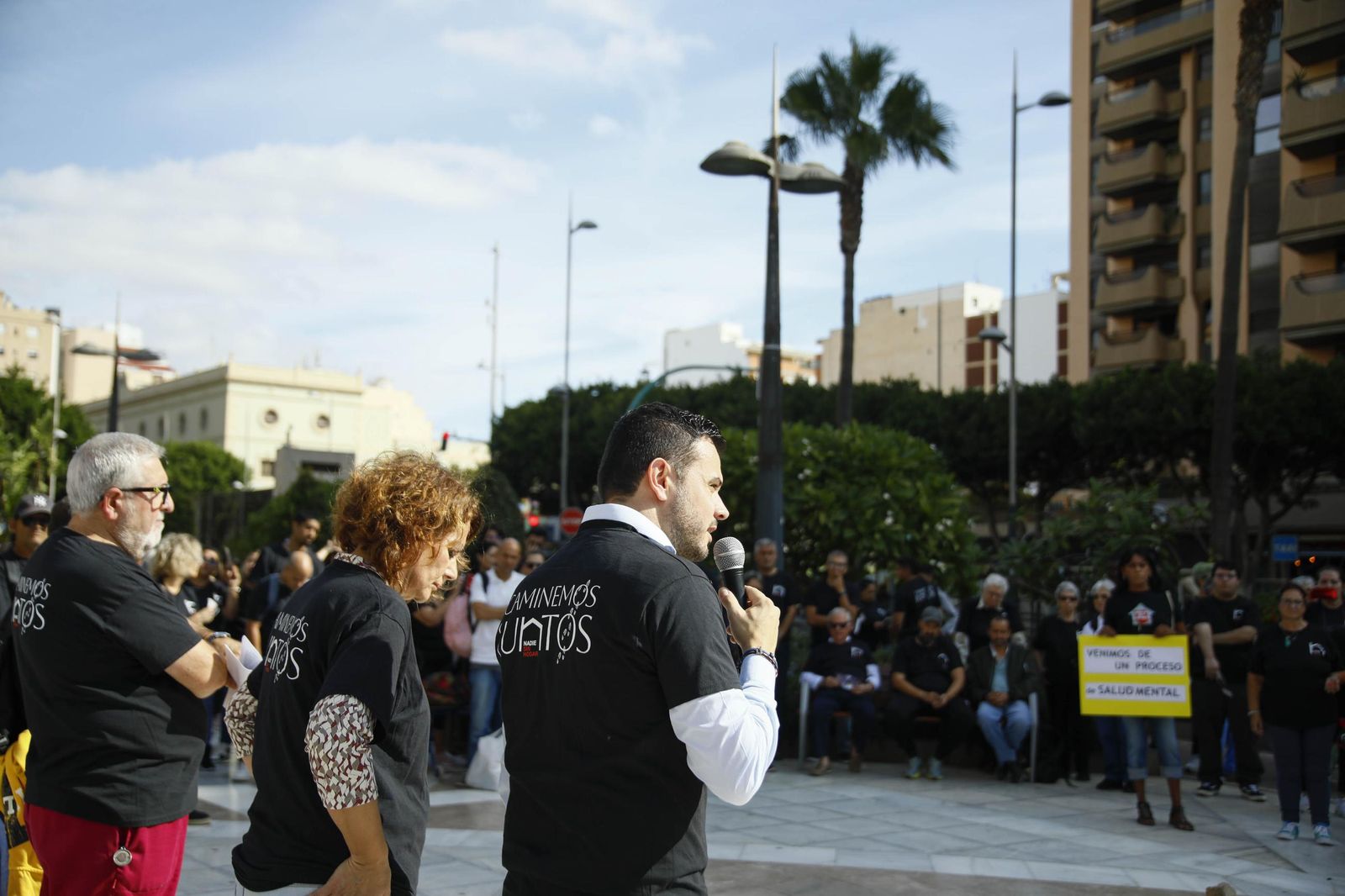 Imágenes de la campaña "Camino de Santiago" para celebrar el día de las personas sin hogar en Almería