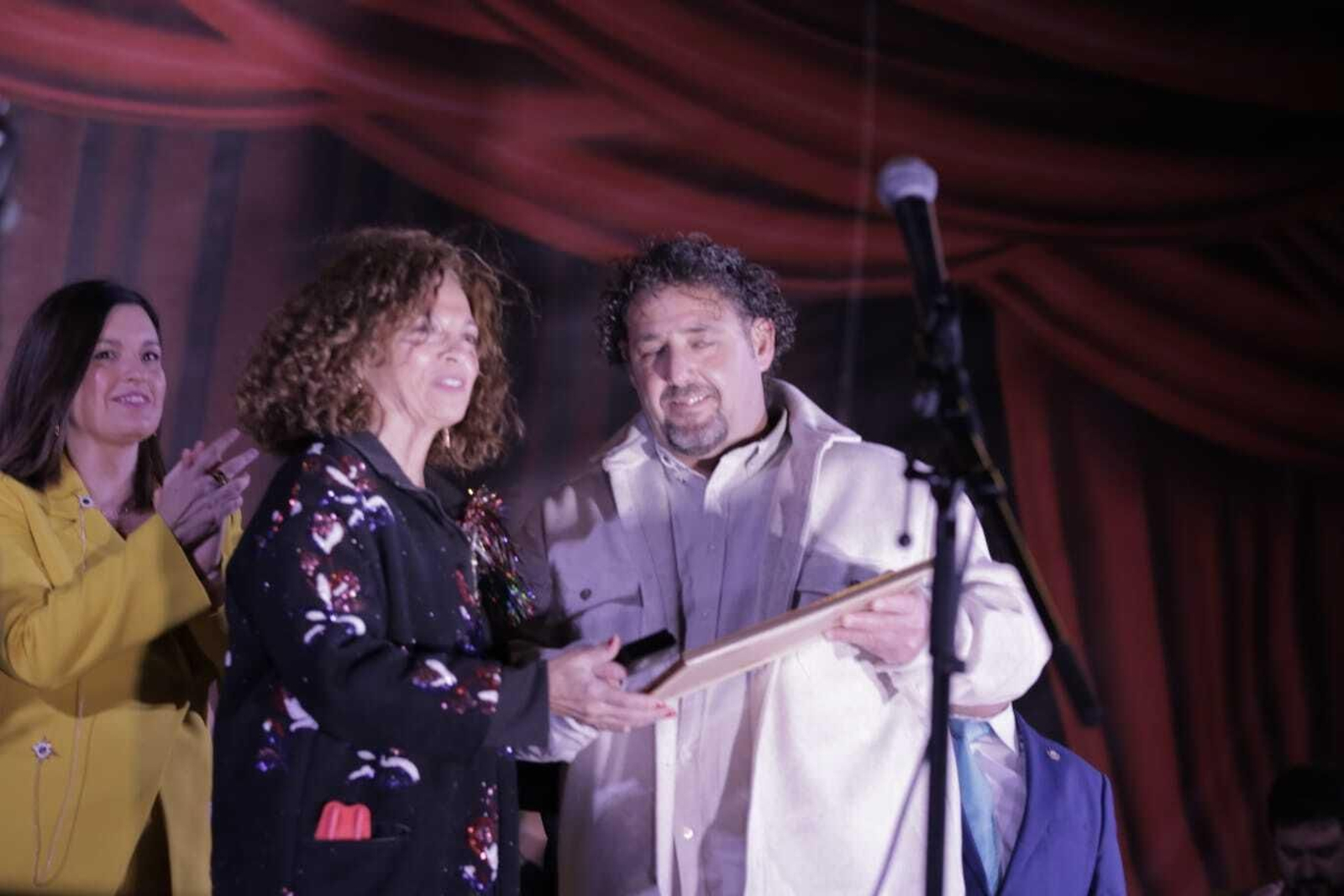 Gala de bienvenida del Carnaval en San Fernando con Manu Sánchez y Sandra Golpe