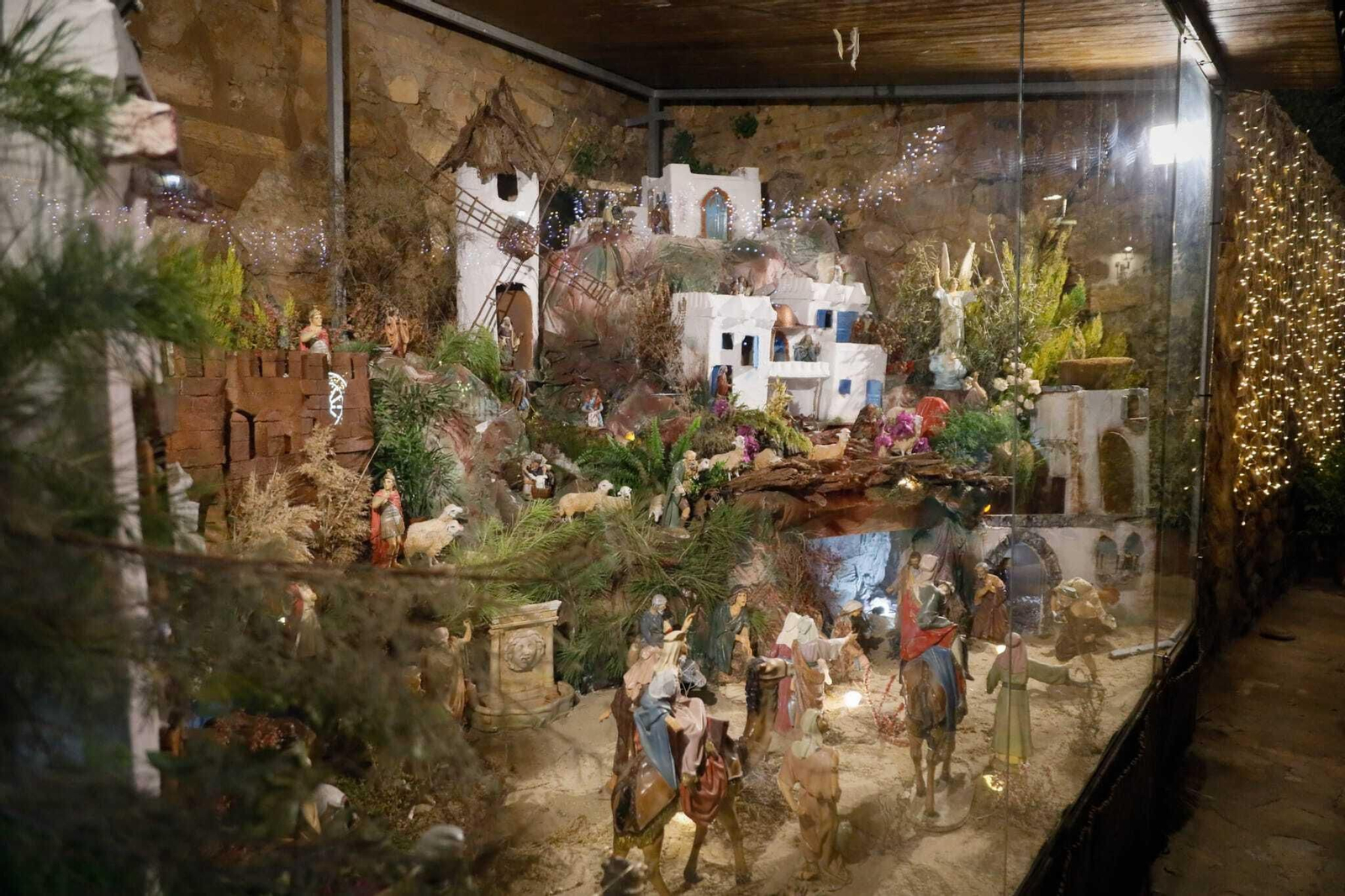 Las mejores imágenes de la iluminación navideña de Mojácar con las luces de Ferrero Rocher