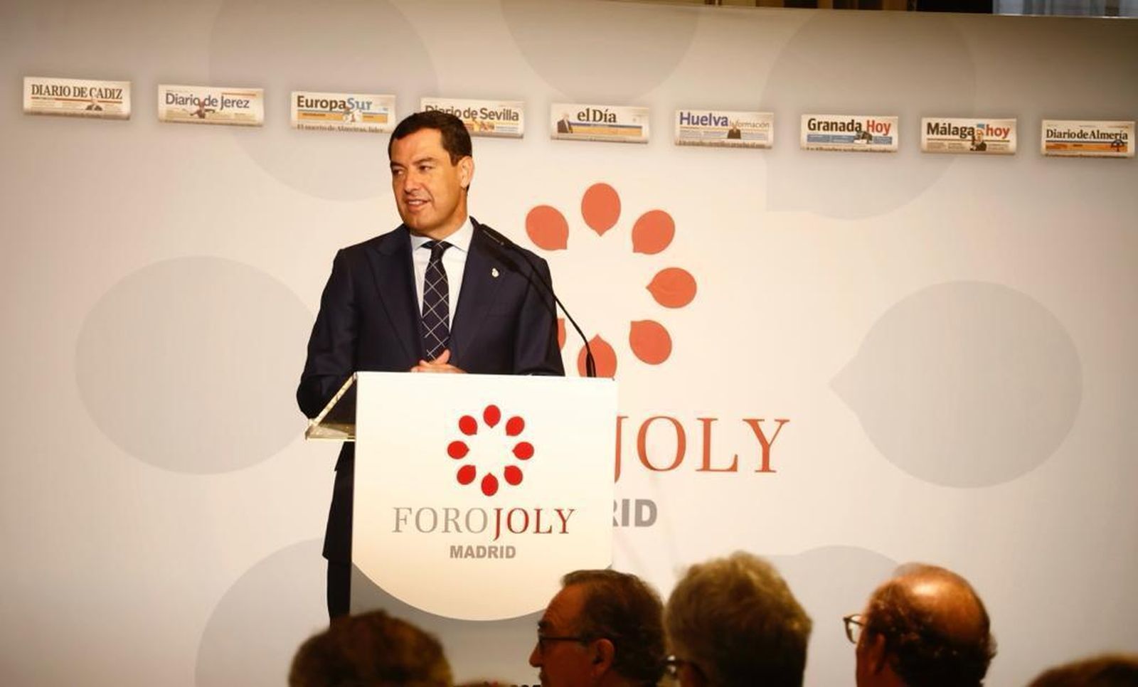 I DE IMPUESTOS. Poco antes de que se desatara la crisis de los cribados de cáncer de mama, el presidente de la Junta, Juanma Moreno, anunció una nueva bajada de impuestos para 2026 que beneficiará a los dueños de mascotas, los usuarios de gimnasios, los celíacos, el alquiler de vivienda y las ayudas por hijo.