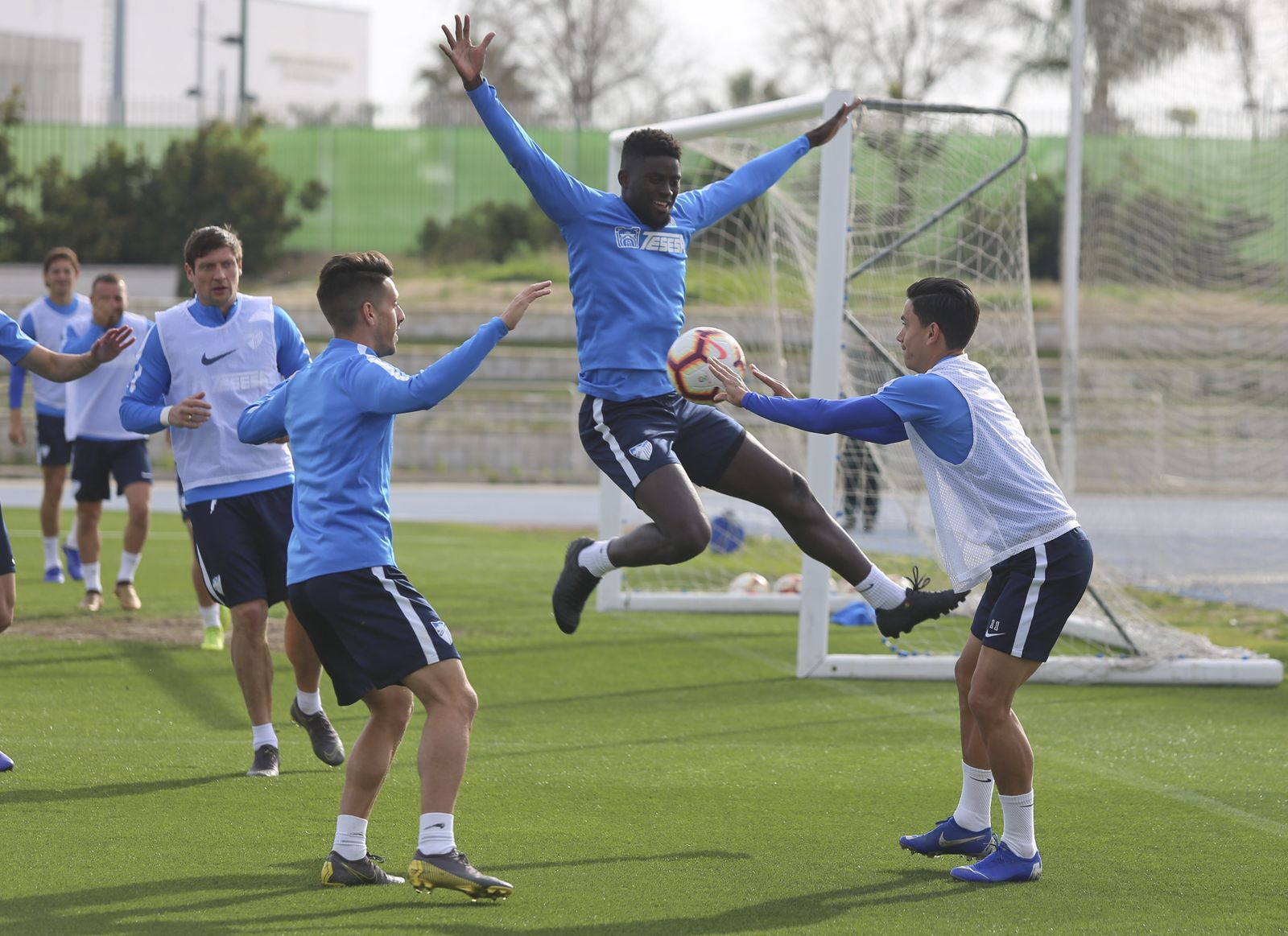 N'Diaye da un gran salta en un ejercicio de la sesión de ayer.