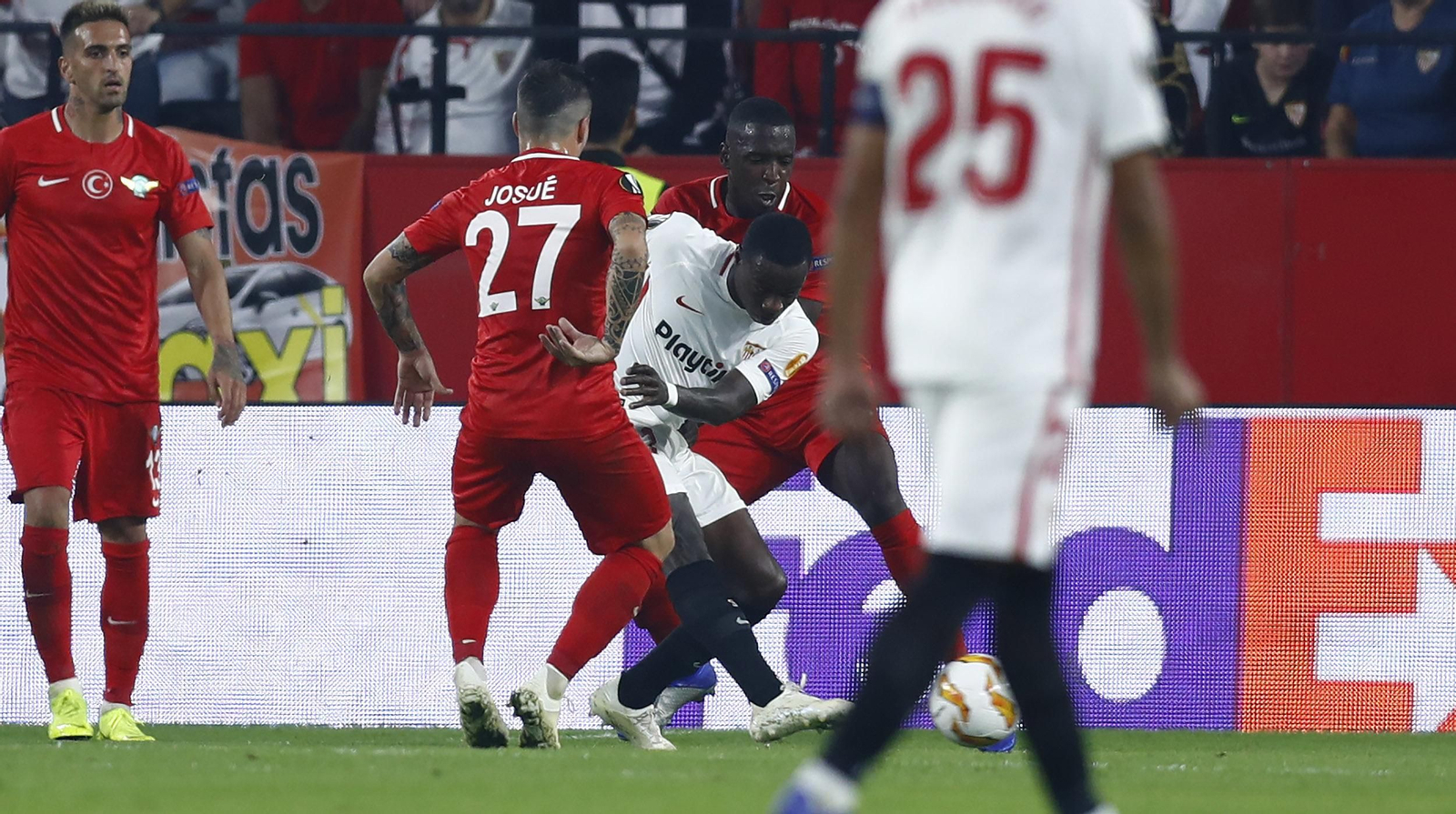 La imágenes del Sevilla-Akhisarspor