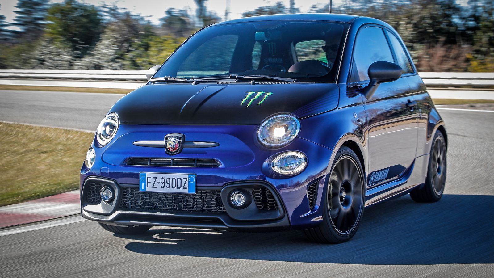 Monster, el fabricante de bebidas energéticas, se suma a Abarth y Yamaha en esta ocasión para impulsar a esta edición especial.