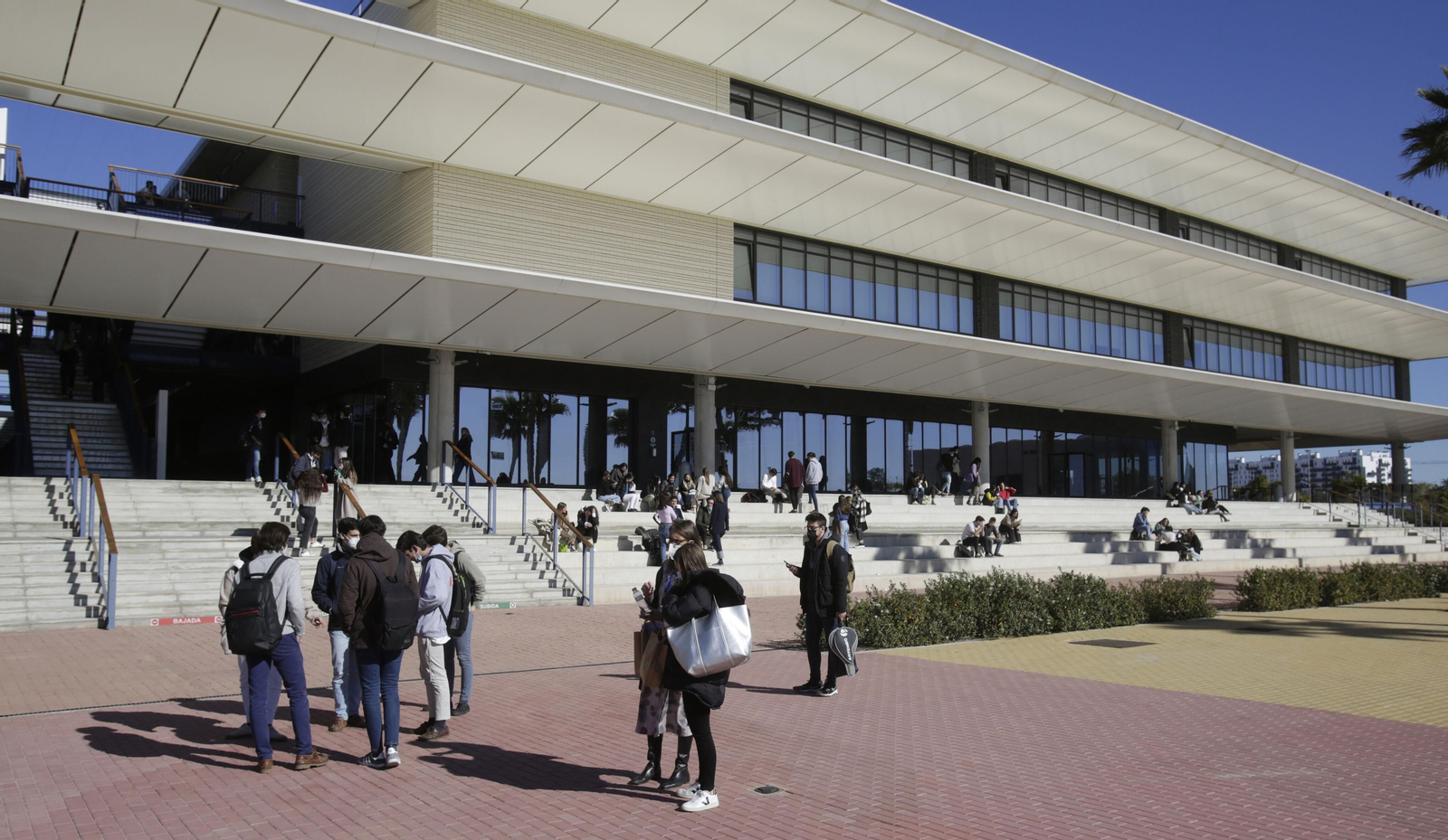 Entrada de la Universidad Loyola Andalucía de Sevilla.