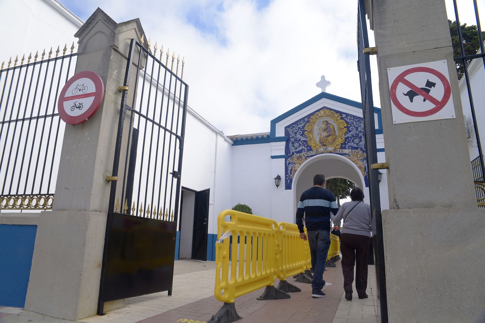 Fotos del cementario de La Línea en el día de los  difuntos
