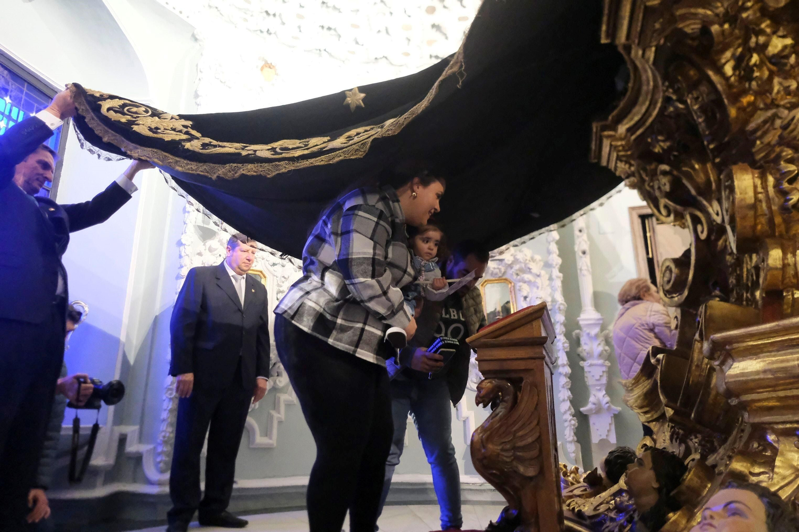 La presentación de los niños a la Virgen de los Dolores de Córdoba, en imágenes