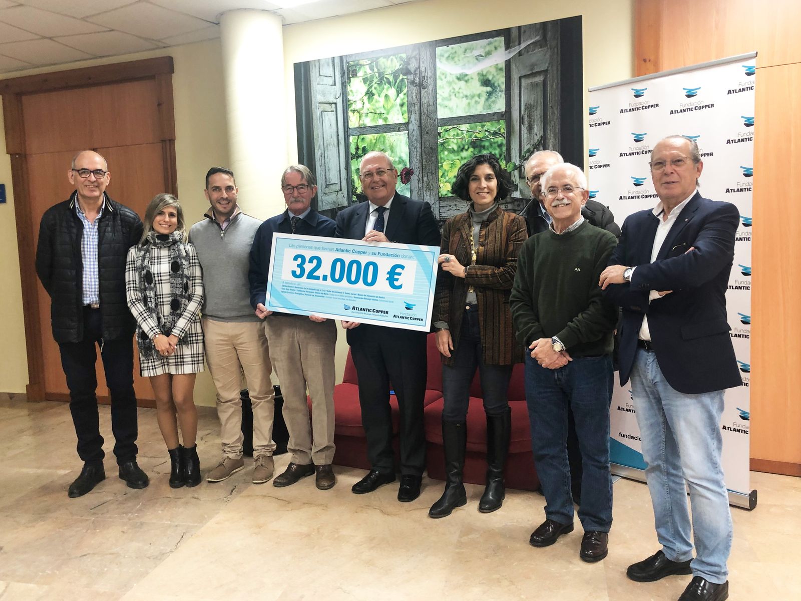Entrega del cheque solidario.