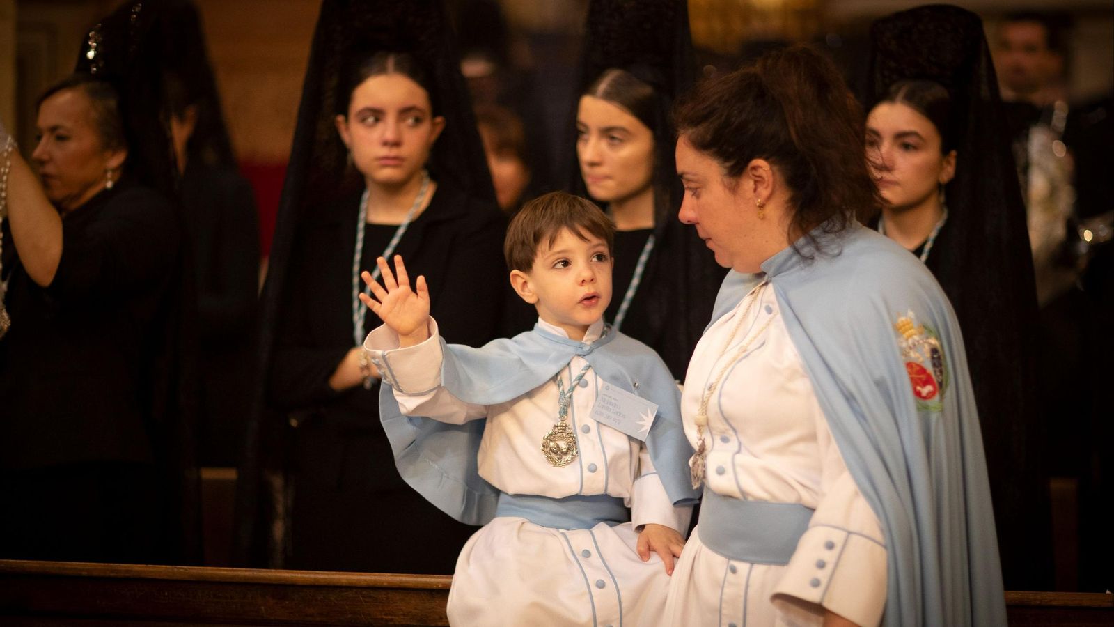 Acólito y nazarena Hermandad de Regina Mundi, Domingo de Resurrección 2025