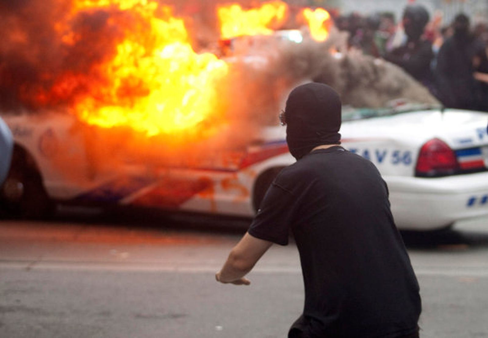Caos, llamas y 75 detenidos en la manifestación contra el G20