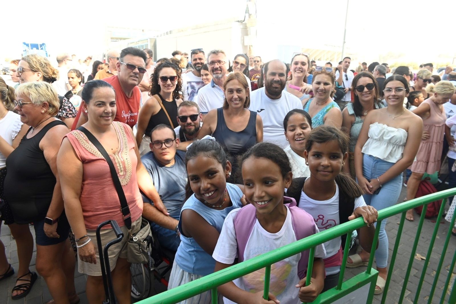 La emotiva despedida de los niños saharauis de Córdoba, en imágenes