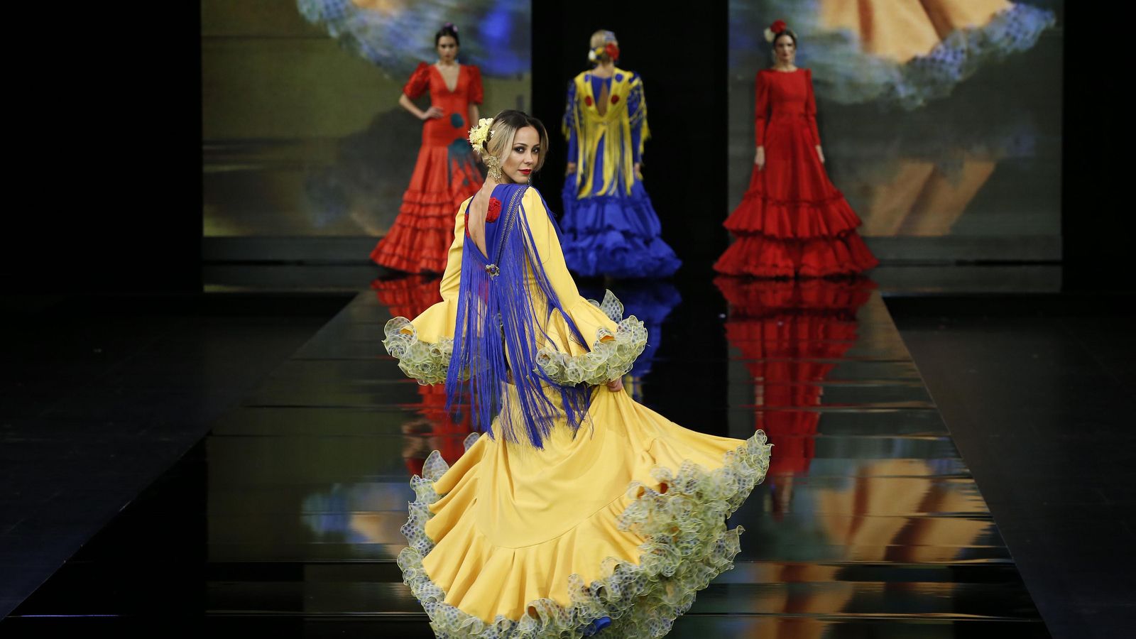 'La fuerza de color' de Loli Vera en SIMOF 2020, todas las fotos del desfile