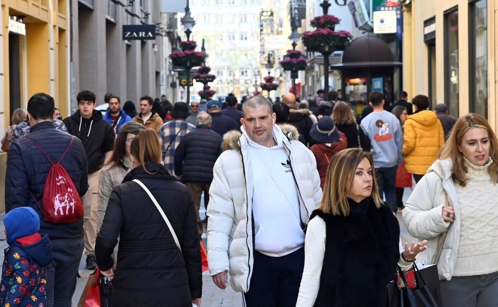 Los cordobeses ultiman las compras antes de Nochebuena, en imágenes