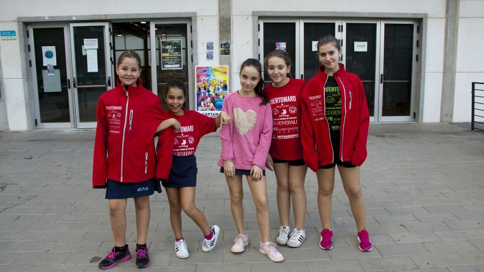Mercedes Cayuela y Lucía y Julia Vidal, entre otras en la imagen, clasificadas para la fase final nacional