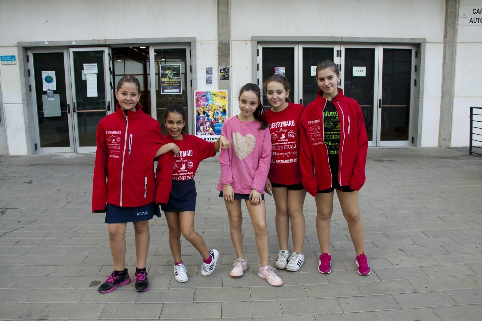 Mercedes Cayuela y Lucía y Julia Vidal, entre otras en la imagen, clasificadas para la fase final nacional
