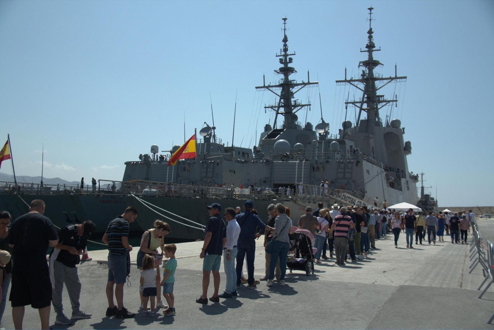 Éxito de participación para ver de cerca el despliegue de las Fuerzas Armadas en Motril