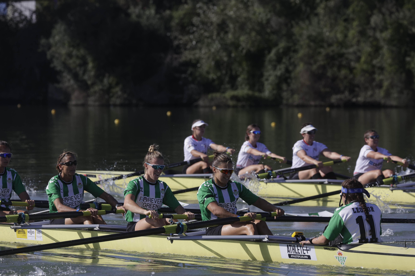 La Regata Sevilla-Betis femenina en imágenes