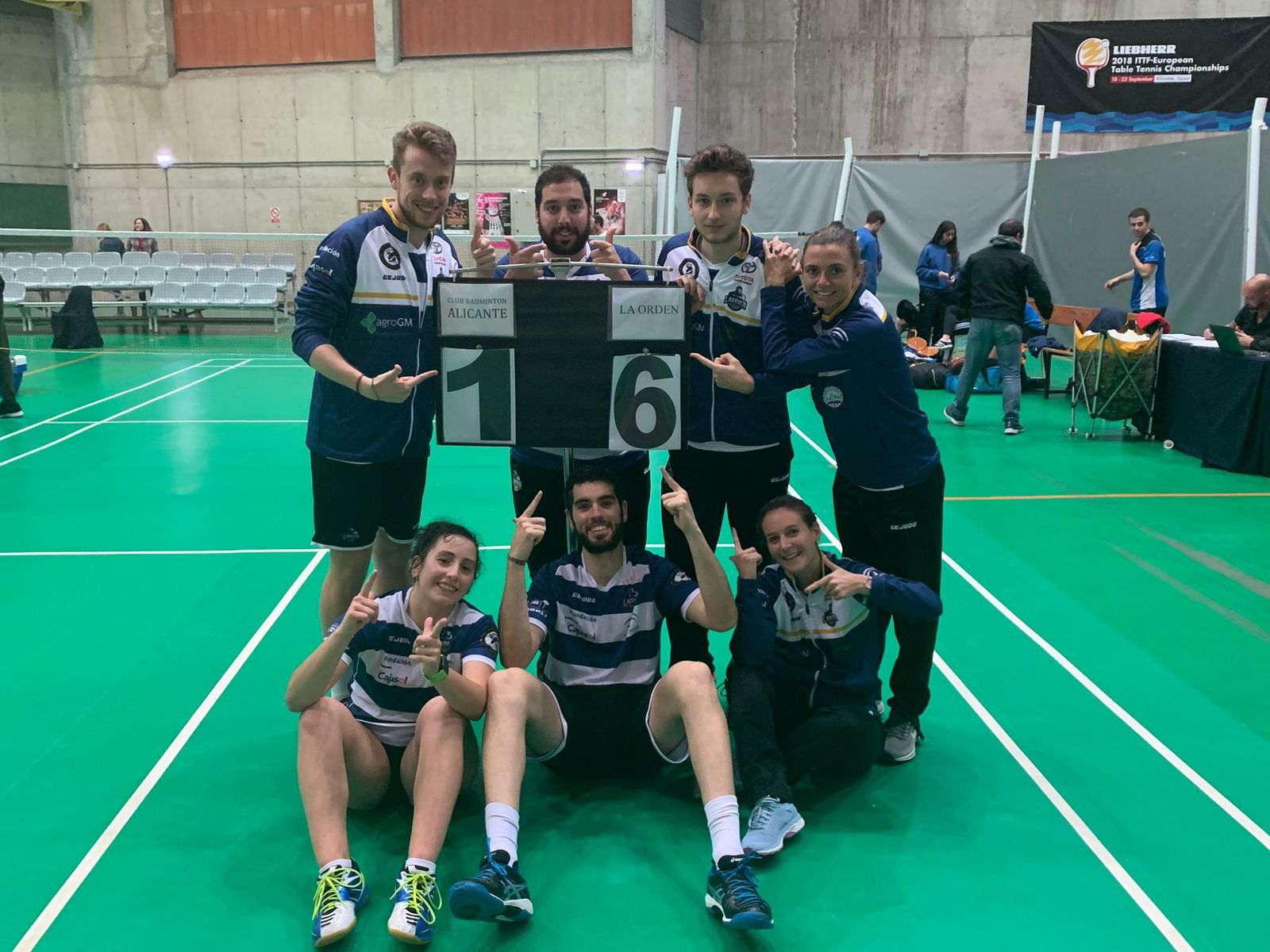 Los y las volantistas del IES La Orden celebran la victoria en Alicante