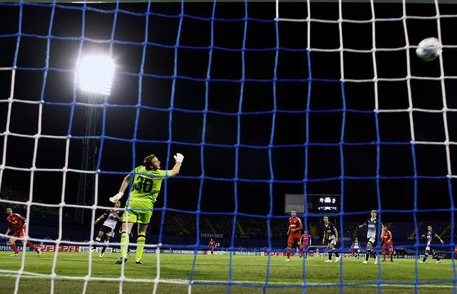 El Real Madrid venció con un tanto de Di María al Dinamo de Zagreb en su debut en Liga de Campeones.

Foto: Reuters
